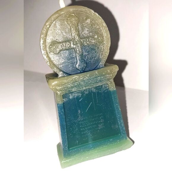 Hand crafted limited edition tombstone candle from our spooky candle collection - Picture 3 of 4